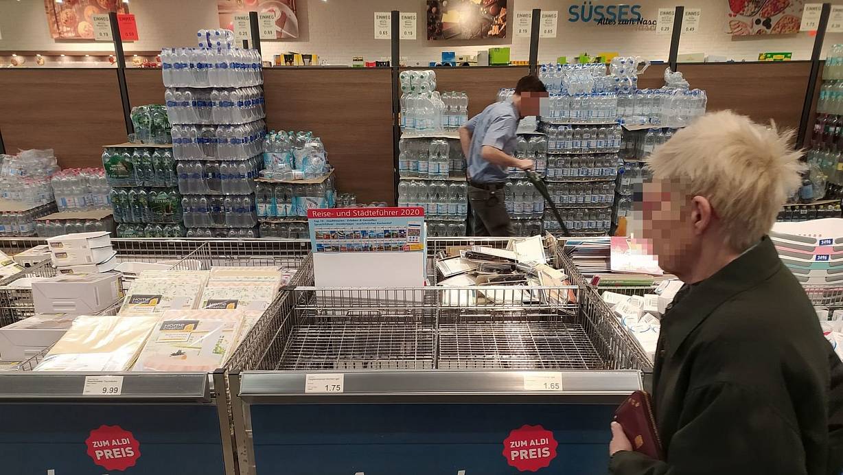 Schon am Montagmorgen waren die Desinfektionsmittel vergriffen. | © Oliver Herold