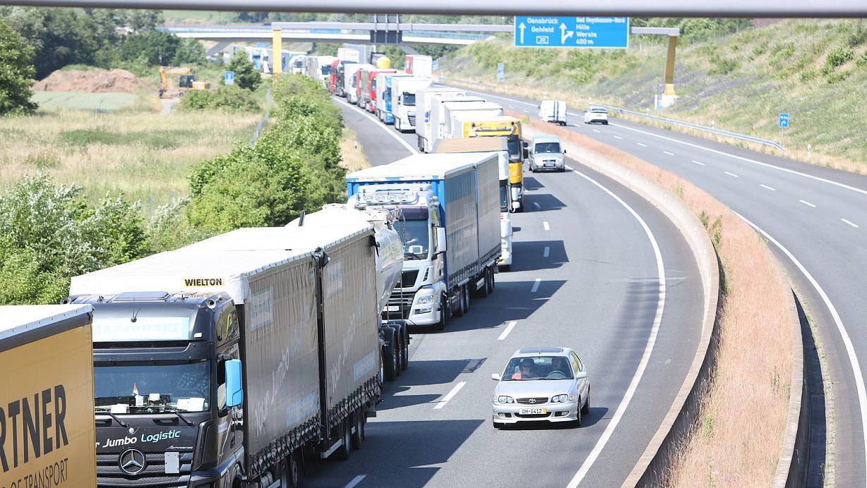 Steh'n, steh'n, steh'n auf der Autobahn - in den letzten Tagen ging nichts mehr auf A2 und hier auf der A30. Das hatte auch massive Auswirkungen auf das gesamte nördliche Stadtgebiet. | © Nicole Sielermann