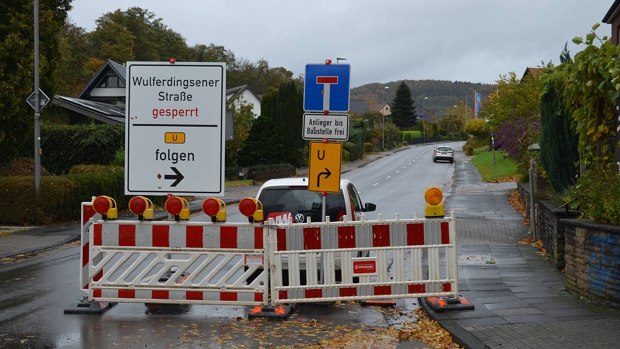 Kleiner Fehler: Über die Wulferdingsener Straße wird der Verkehr umgeleitet. Gesperrt ist die Bergkirchener Straße. | © Justus Rahn