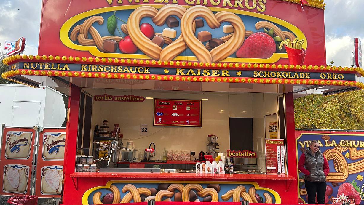 Dürfen auf der Kirmes Bielefeld nicht fehlen: Churros, ein Fettgebäck, das seinen Ursprung auf der iberischen Halbinsel hat. | © Maja Niemeyer
