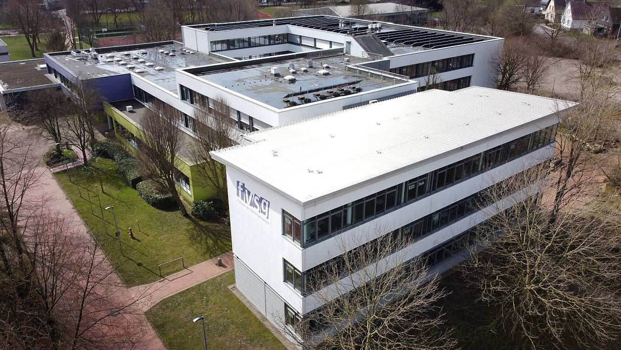 Am Schulzentrum Bünde-Nord wurde auf die Gebäude geschossen. | © Archivfoto: Gerald Dunkel