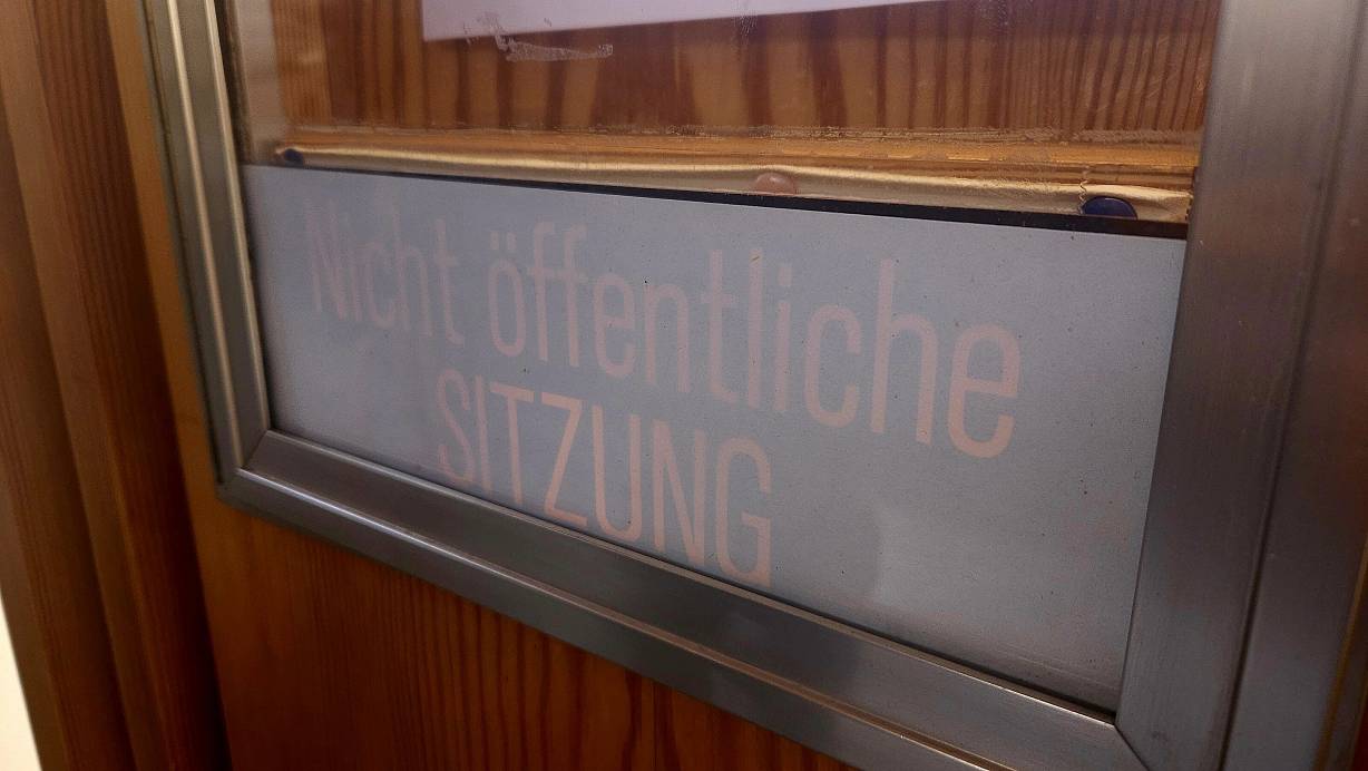 Ein Lemgoer (43) muss sich wegen mehrerer sexueller &Uuml;bergriffe verantworten. Weil ein Tatvorwurf schon lange her ist, bleiben die T&uuml;ren f&uuml;r die &Ouml;ffentlichkeit verschlossen. | &copy; Janet K&ouml;nig