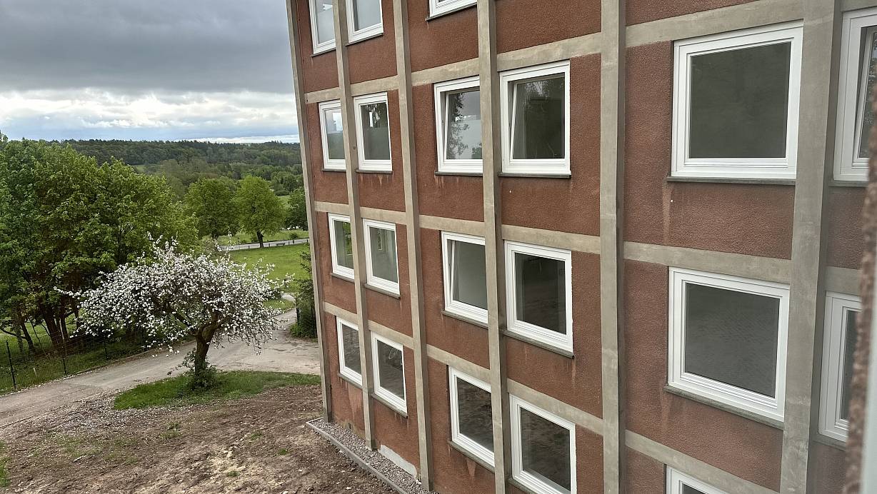 Das Rote Haus der ZUE in Bad Driburg wurde im Jahr 2024 baulich erneuert und bietet nun Platz für 500 Personen. | © Ralf T. Mischer