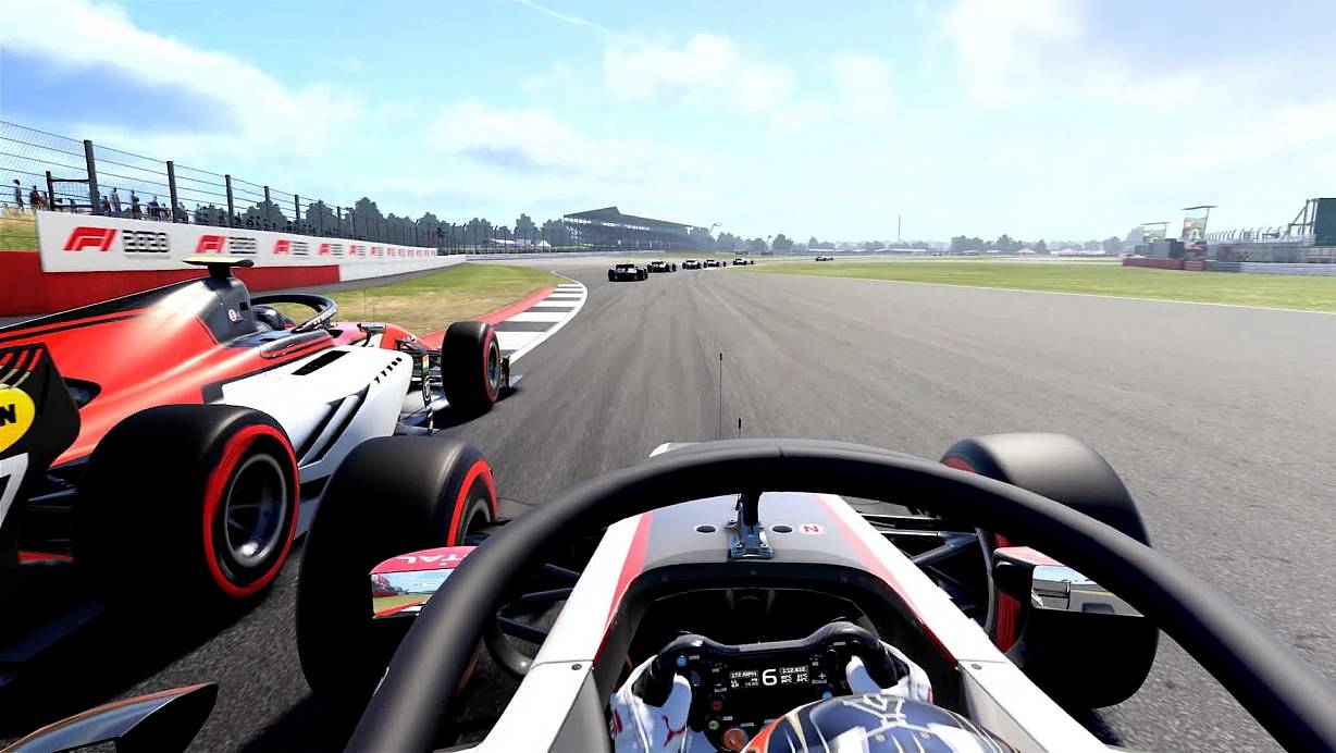 Gerade weil sich die Formel 2 Wagen etwas langsamer, aber auch unkomplizierter fahren lassen, ist die Rennserie ein netter Zusatz, den wir nicht mehr missen möchten. | © Codemasters