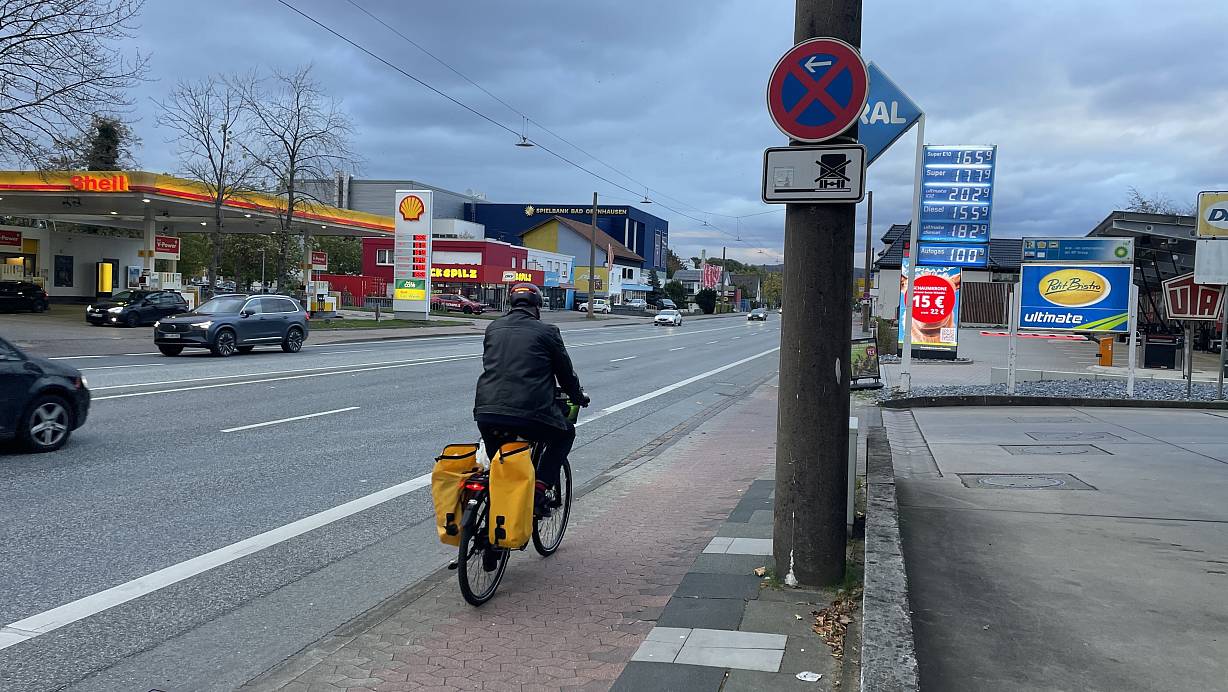 Im Schnitt 18 Mal ändern sich an bundesdeutschen Tankstellen täglich die Preise. Da machen auch die Tankstellen an der Mindener Straße keine Ausnahme. | © Nicole Bliesener