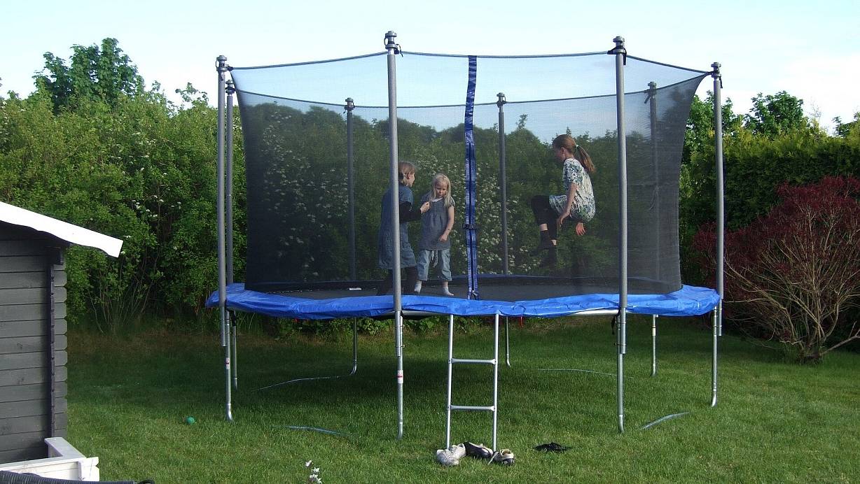 Die meisten Betroffenen eines Trampolin-Unfalls sind laut Gütersloher Medizinern Kinder zwischen sechs und neun Jahren. Die häufigsten Verletzungen sind Brüche. | © Pixabay