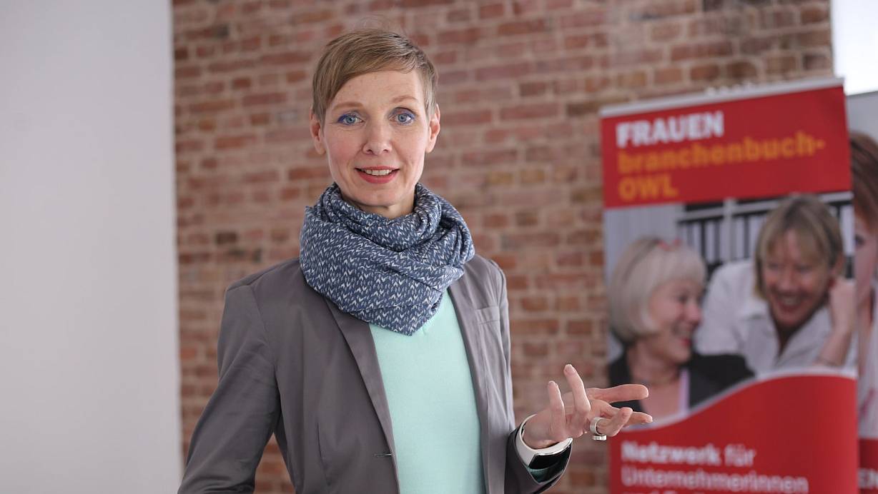 Selbsthilfe: Michaela Heinze (51) vernetzt Frauen in OWL. | © Miriam Scharlibbe