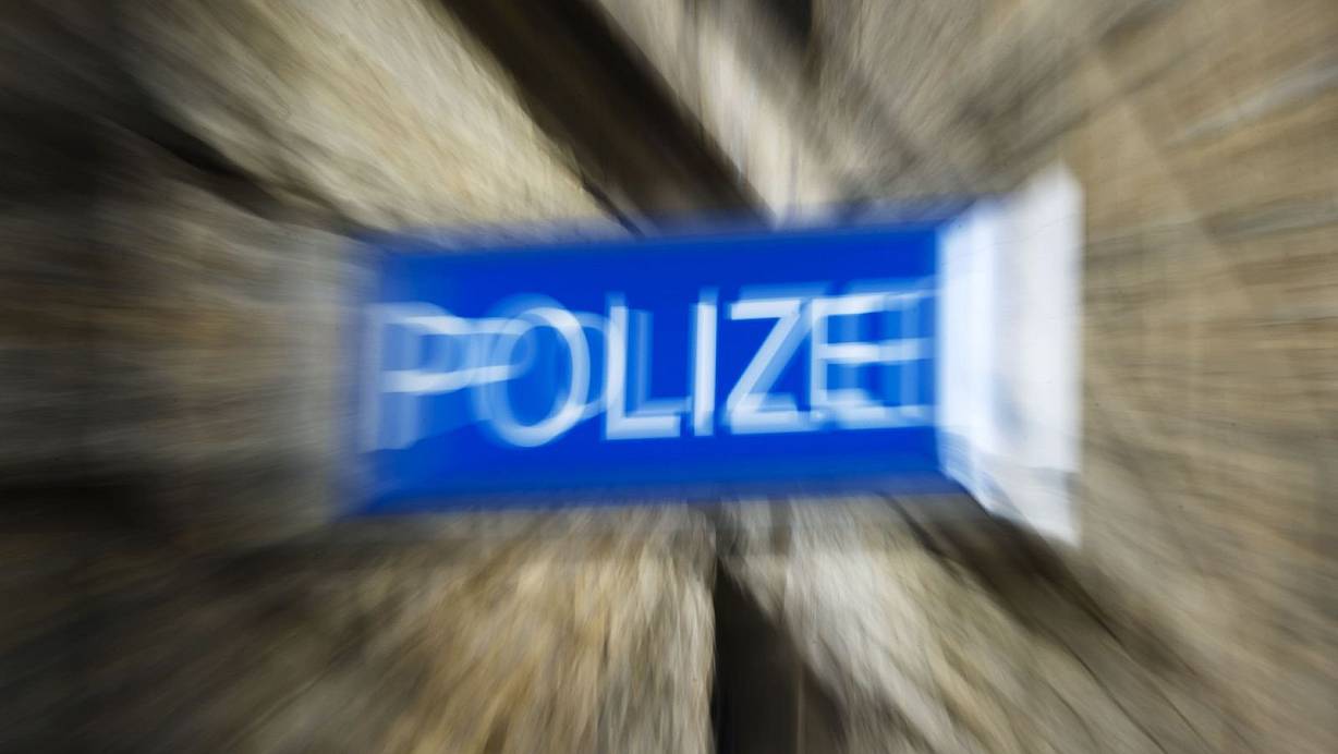 Nach dem Angriff einer Gruppe Jungendlicher auf einen Mann in Herford sucht die Polizei nach Zeugen. | © picture alliance / ZB