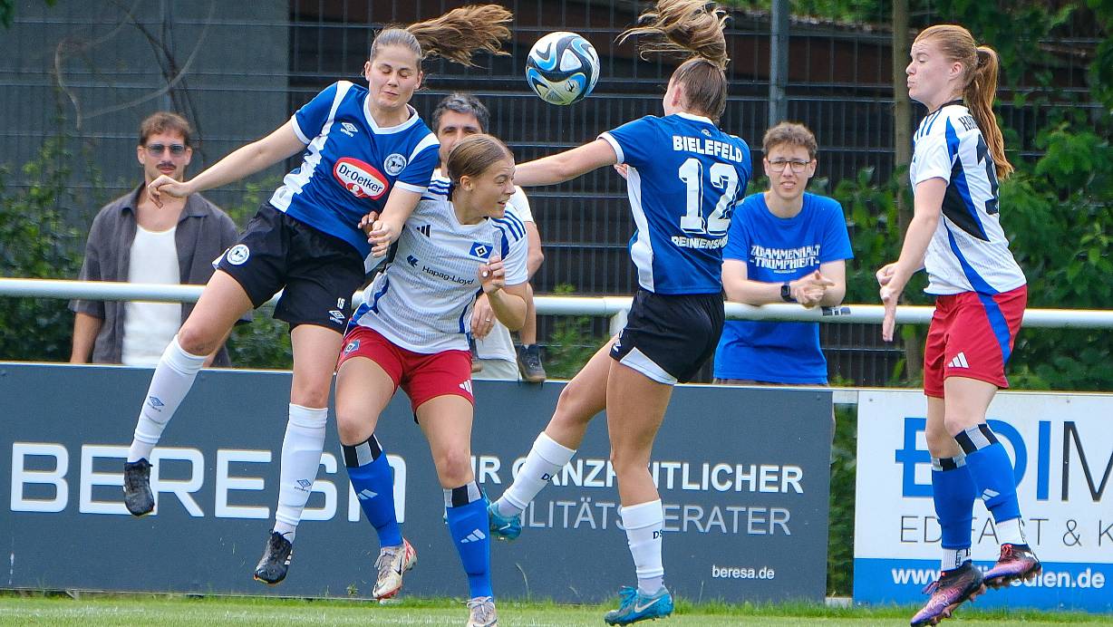 Arminias Regionalliga-Frauen, hier im Test gegen HSV II, bereiten sich auf den Saisonstart vor. | © Andreas Zobe