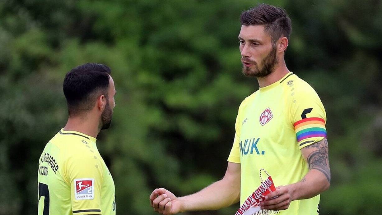 Der langjährige SCP-Spieler Christian Strohdiek (r.), hier mit Teamkollege Mitja Lotric, ist neuer Kapitän der Würzburger Kickers. | © picture alliance / foto2press