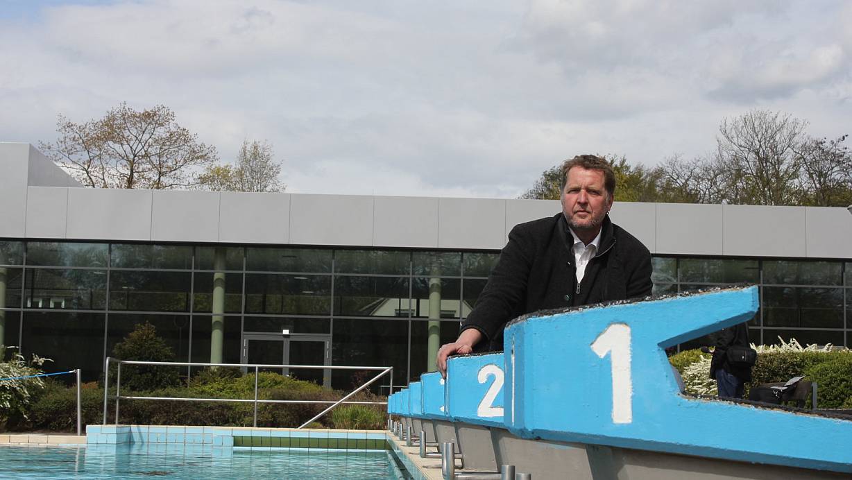 Warten auf den Startschuss: Marko Rempe und sein Team sind bereit für den heutigen Beginn der Freibadsaison im Nordbad. | © H. Gottfried Dittmann