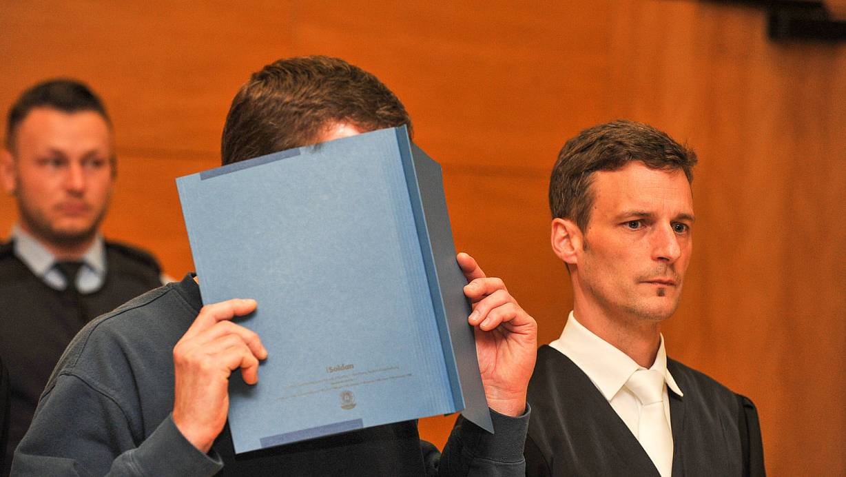 Hat der Angeklagte auch Frau und Kinder vergiftet? | © Christian Mathiesen