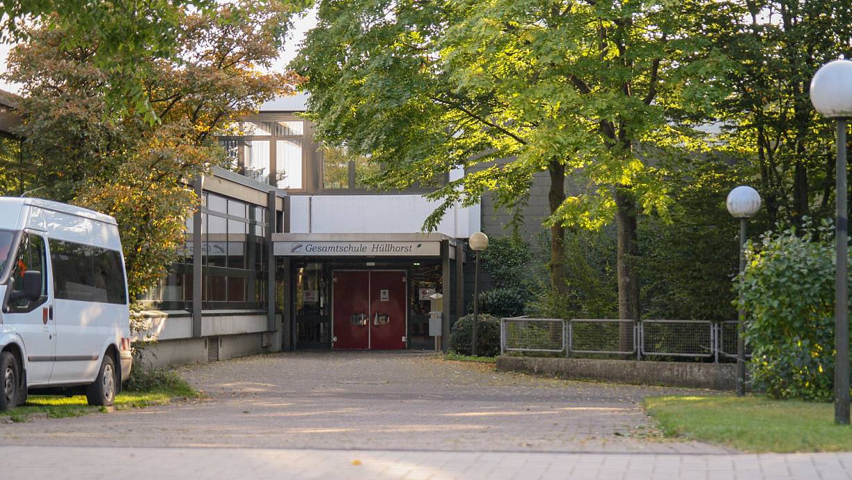 Etwa 1.500 Schüler, Lehrkräfte und Mitarbeiter der Gesamtschule in Hüllhorst mussten am Dienstag einen Corona-Test machen. | © bru