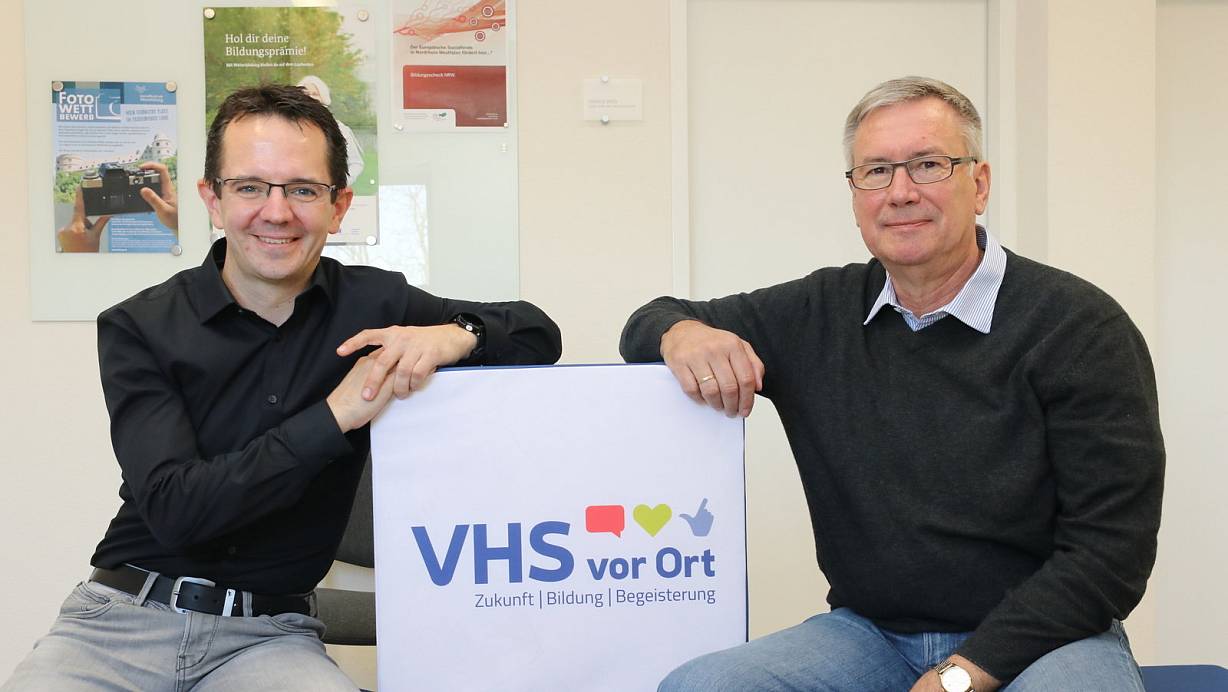 Eine neue Generation übernimmt. Reinhold Schier (r.) geht in den Ruhestand. Markus Krick übernimmt die Leitung der VHS vor Ort. | © David Knapp