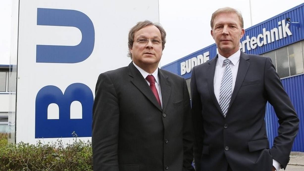 Jürgen Budde (links) und Indus-Vorstandsvorsitzender Jürgen Abrumeit | © FOTO: REIMAR OTT