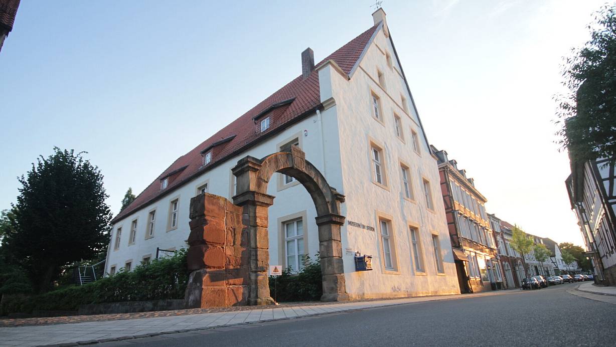 In der Abendsonne: Das stattliche Gebäude des Museums im „Stern“ an der Sternstraße in der Warburger Neustadt. | © Dieter Scholz