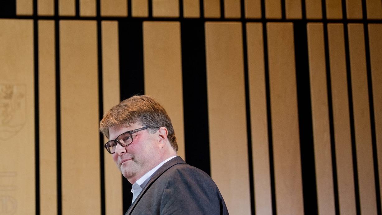 Tjark Bartels (SPD), Landrat des Kreises Hameln-Pyrmont, spricht bei einer Pressekonferenz im Kreishaus. | &copy; picture alliance/dpa