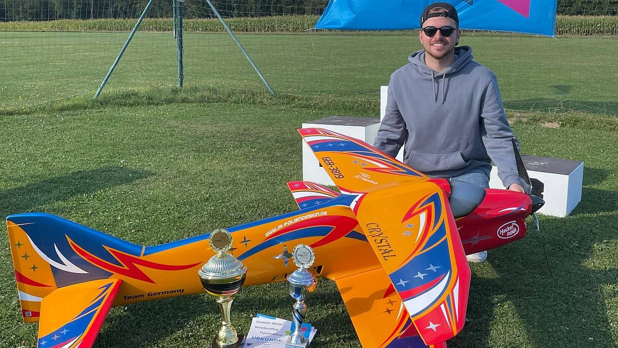 Fliegt von Erfolg zu Erfolg: Andre Bracht aus dem Kreis Gütersloh hat sich erneut die Deutsche Meisterschaft im Modellflug gesichert. | © Flugverein Ikarus