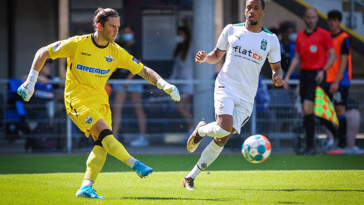 Jannik Huth, hier im Testspiel gegen Borussia Mönchengladbach, bleibt beim SC Paderborn zumindest vorerst die Nummer eins. | © Sarah Jonek Fotografie
