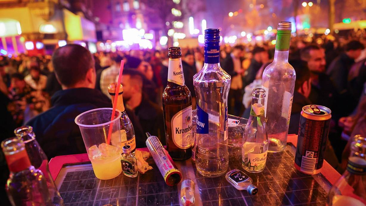 Silvesternächte sind oft von alkohollastig. (Archivbild) | © Christian Charisius/dpa
