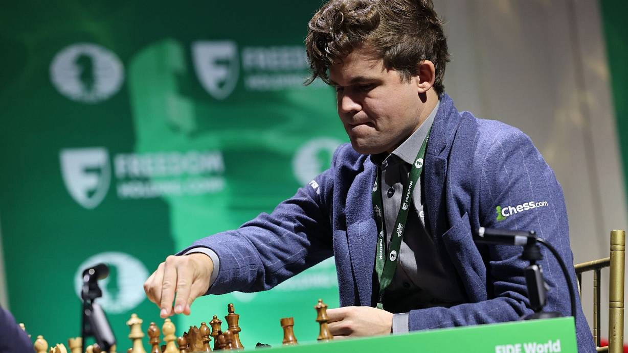 Titelverteidiger Magnus Carlsen hat den Rückzug vom Rückzug angekündigt. | © Seshadri Sukumar/ZUMA Press Wire/dpa
