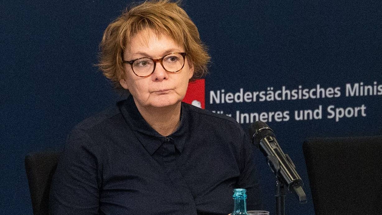 Innenministerin Behrens kündigt mehr Polizeipräsenz beim umstrittenen Nikolausbrauch auf Borkum an. (Archivbild) | © Alicia Windzio/dpa