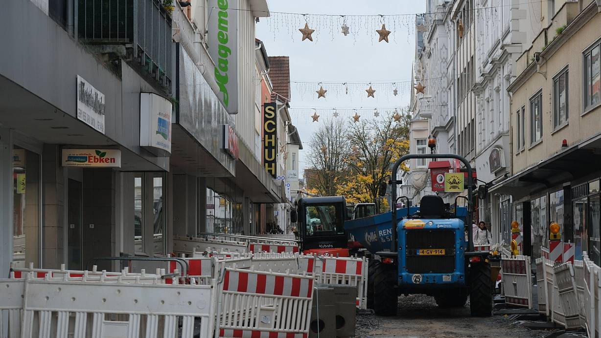 Die Klosterstraße bliebt auch während des Weihnachtsmarktes weiter Baustelle. | © Ulf Hanke