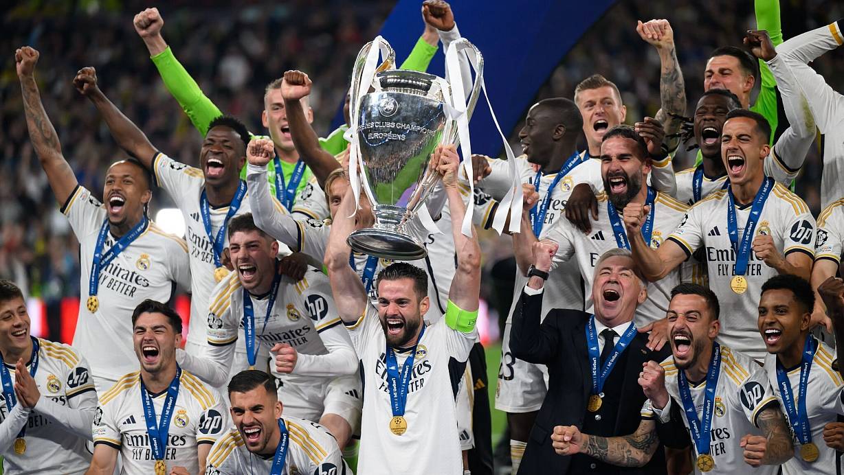 Champion nicht nur auf dem Platz: Real Madrids Umrsatz erstmals bei mehr als einer Milliarde Euro. | © Robert Michael/dpa