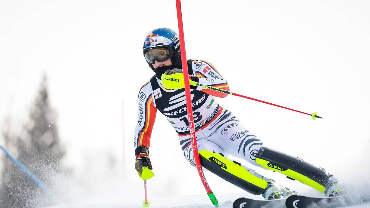 Emma Aicher schied im zweiten Durchgang des Slaloms von Kranjska Gora aus. | © Anze Malovrh/STA/dpa