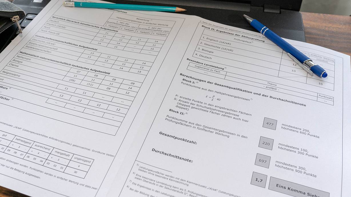 Im Rahmen der Digitalisierung von Verwaltungen und im Bildungswesen rücken nun auch digitale Schulzeugnisse in den Fokus. | © picture alliance/dpa