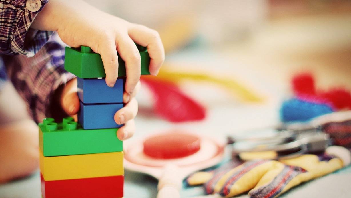 77 Kinder und 15 Betreuer wurden nach einem Covid-19-Fall jetzt getestet, die Kita bleibt noch geschlossen. | © Pixabay Creative Commons (Symbolbild)