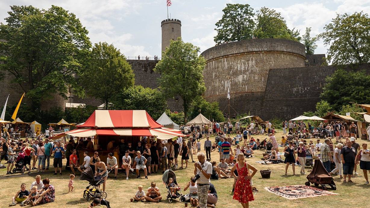 Ein Besuchermagnet: Das Sparenburgfest lockte an drei Tagen zur Festung. | &copy; Dennis Angenendt
