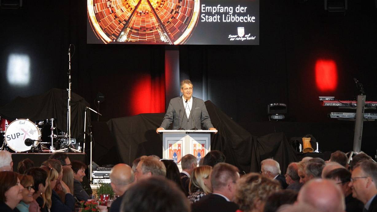 So locker hat man Sigmar Gabriel, den früheren Bundesaußenminister und Vize-Kanzler, selten erlebt. | © Noah Brümmelhorst