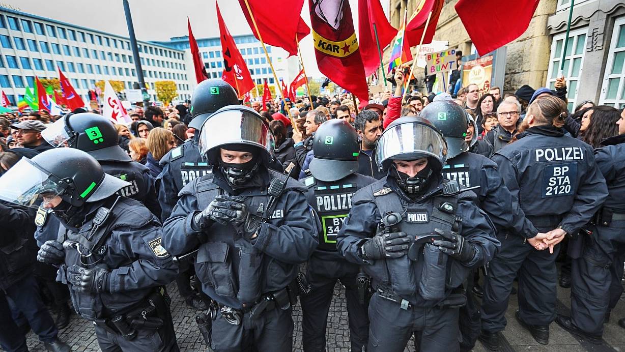 Der massive Polizei-Einsatz bei der Nazi-Demo in Bielefeld sorgt weiterhin f&uuml;r Diskussionen. | &copy; Sarah Jonek