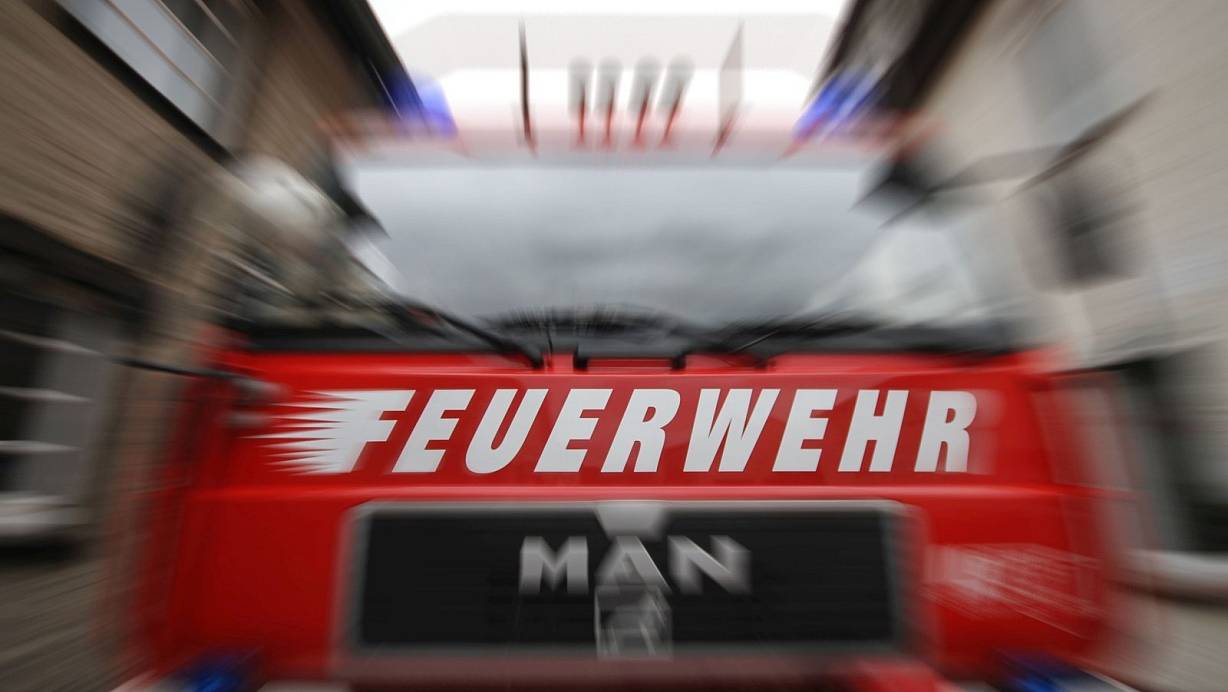 Die Feuerwehr sucht weiterhin nach der Brandursache. | © <a href="mailto:david.schellenberg%40gmx.de">david.schellenberg@gmx.de</a>