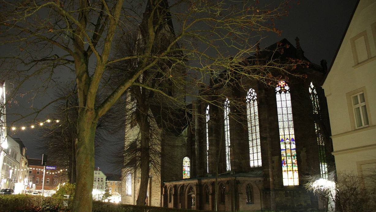 Die Kirche St. Johannes Baptist in Warburg-Neustadt hat schon viel erlebt. | © Dieter Scholz