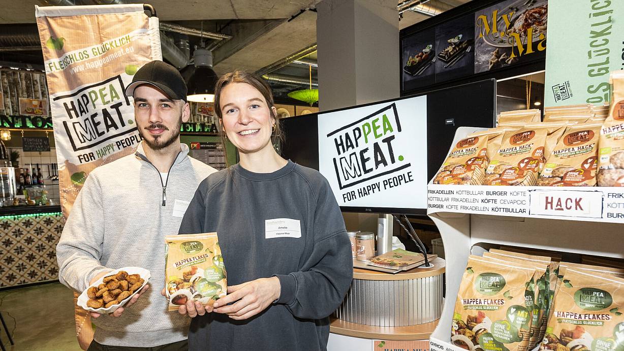 Fleischlos glücklich sein und trotzdem lecker essen, das wollen Justin Rosemeier und Amelie Thielemann mit ihren Produkten erreichen. Passende Rezepte gibt's online. | © Jörg Dieckmann - www.dieckmann-fotodesign.de