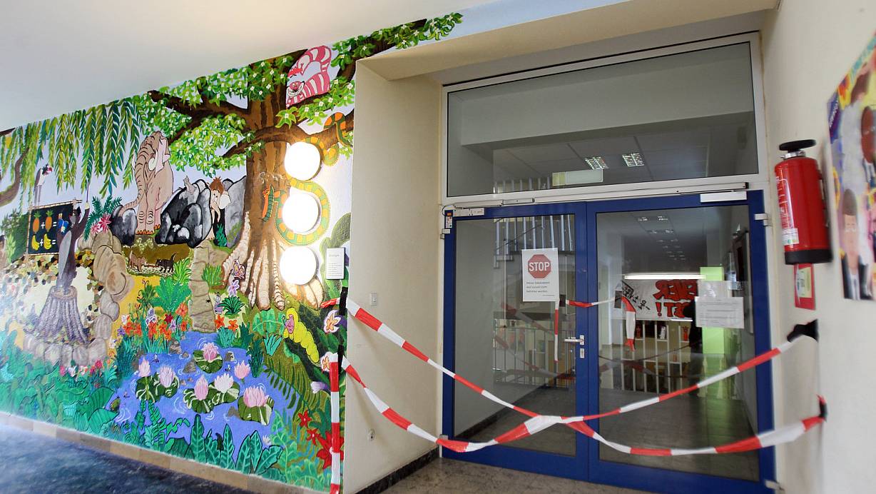 Gesperrt: Die Fachräume im Ravensberger Gymnasium sind aus Brandschutzgründen bis auf weiteres nicht nutzbar. | © Frank-Michael Kiel-Steinkamp