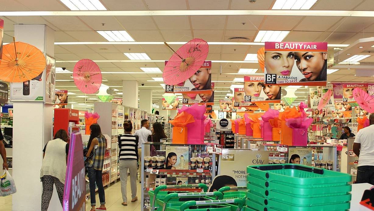 Zwei Männer sind hustend und spuckend durch den dm-Markt in der MindenerInnenstadt gelaufen. Außerdem schlug einer von ihnen einen Mitarbeiter ins Gesicht. | © Pixabay (Symbolbild)