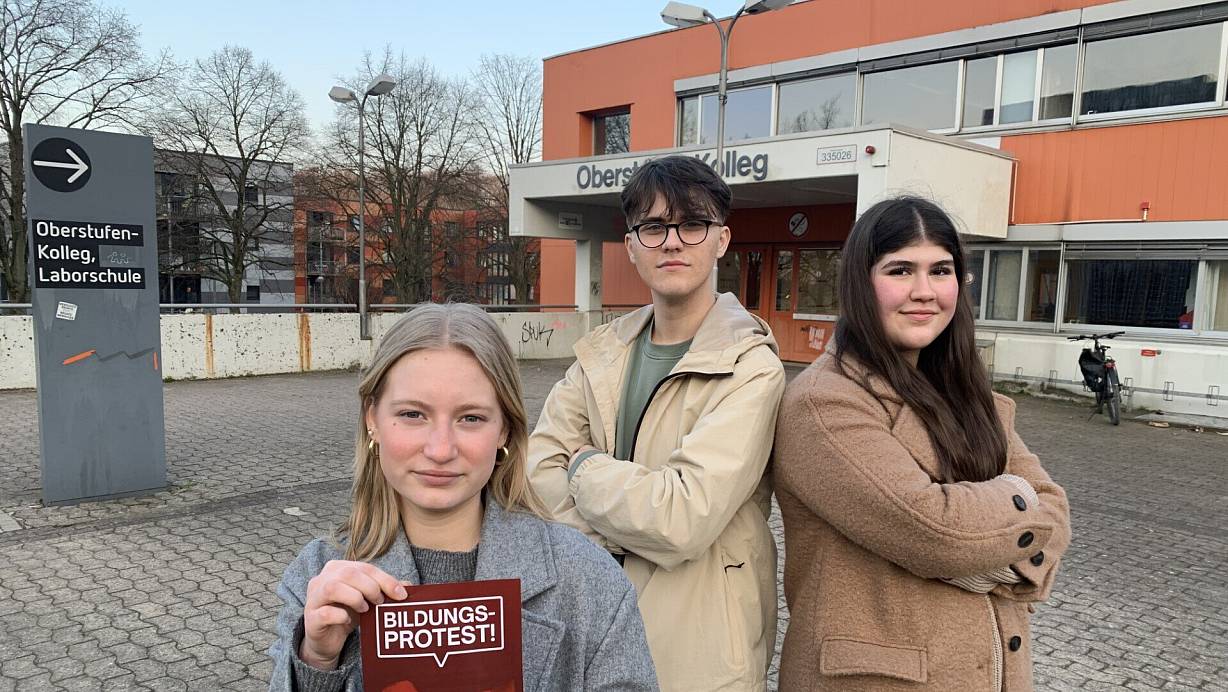 Romy Finke, Manuel Bisevac und Naghan Kheder (v. l.), Schülervertreter unterschiedlicher Bielefelder Schulen, rufen zum Protest auf. | © Ivonne Michel