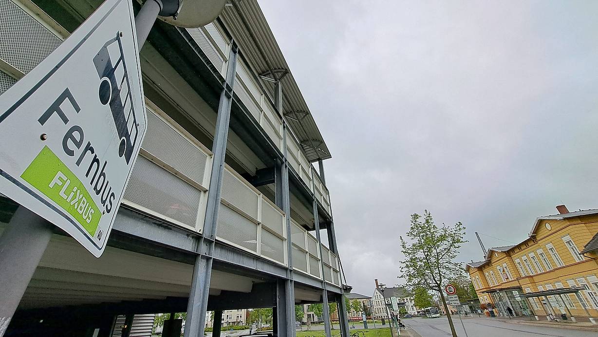 Die Fernbushaltestelle am Bahnhof Rheda fährt das Unternehmen Flixbus nicht mehr an. | © Marion Pokorra