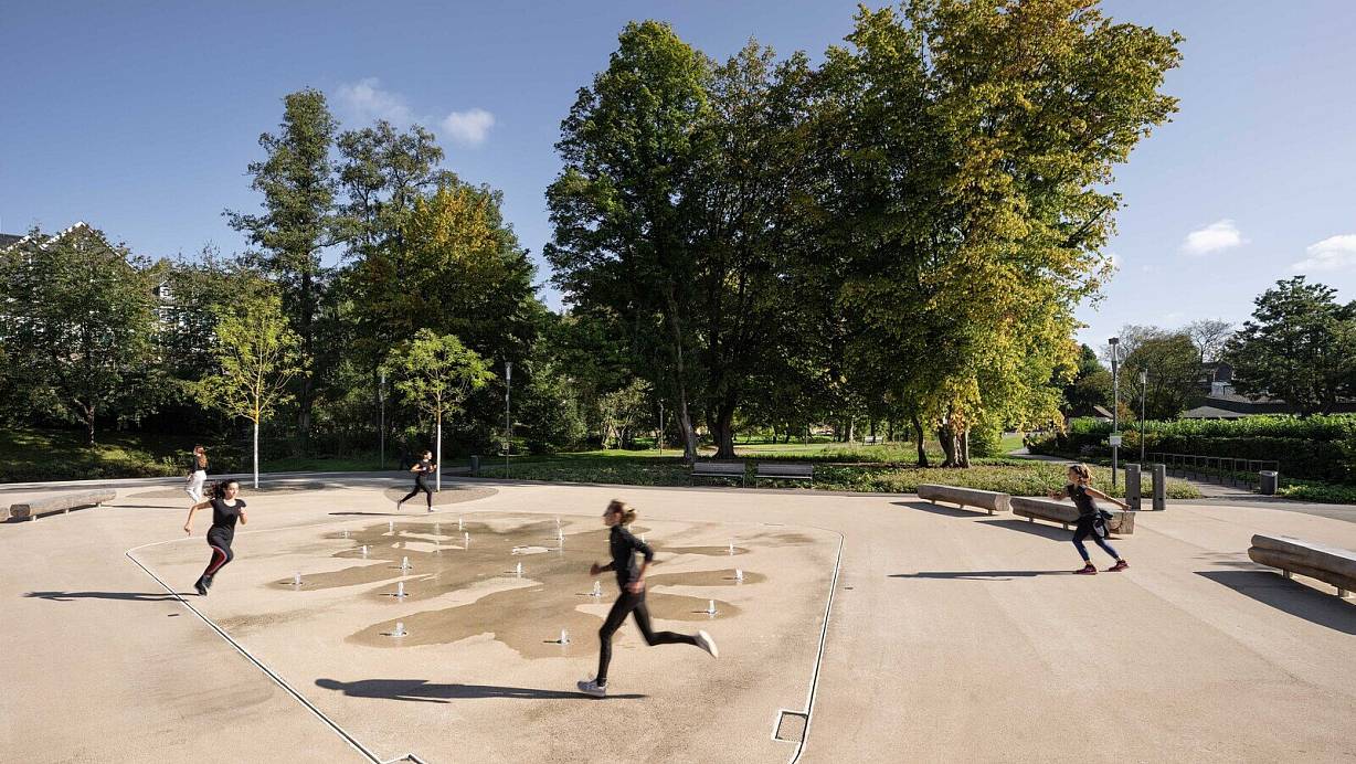 Ein solches Fontänenfeld soll vor dem Delbrücker Rathaus entstehen. Das Wasser soll ständig umgewälzt werden. | © Studio Grüngrau