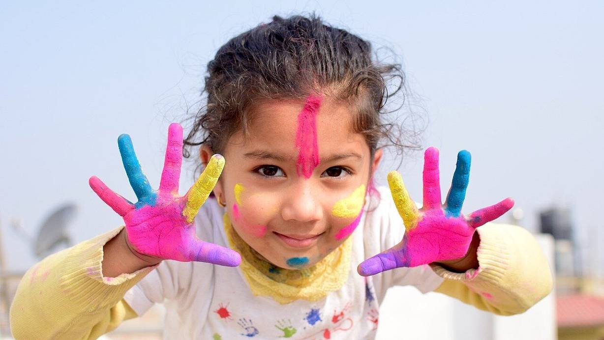In den Sommerferien geht’s für viele Kinder in die Ferienspiele. Auch für Kunstbegeisterte gibt es noch Angebote. | © Symbolbild: Pixabay
