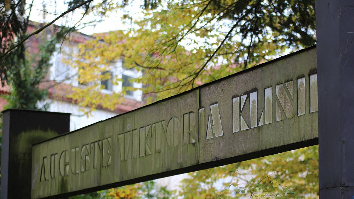 Auf dem Gelände der ehemaligen Auguste-Viktoria-Klinik in Bad Lippspringe will ein Investor eine Privatschule errichten. | © Jens Reddeker