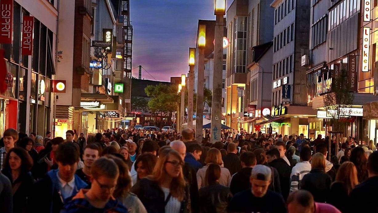 Shopping in der City: Der Einzelhandel darbt - und der Verkehrsversuch hat weitere Probleme bereitet, heißt es. | © Andreas Zobe (Archiv/Symbolbild)