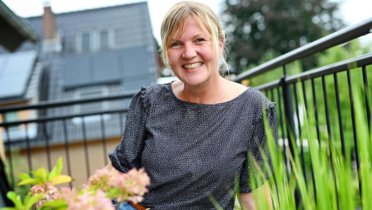Melanie Busse ist Pädagogin und Psychotherapeutin. Sie hat ein Kartenspiel zum Thema Humor entwickelt. | © BARBARA FRANKE