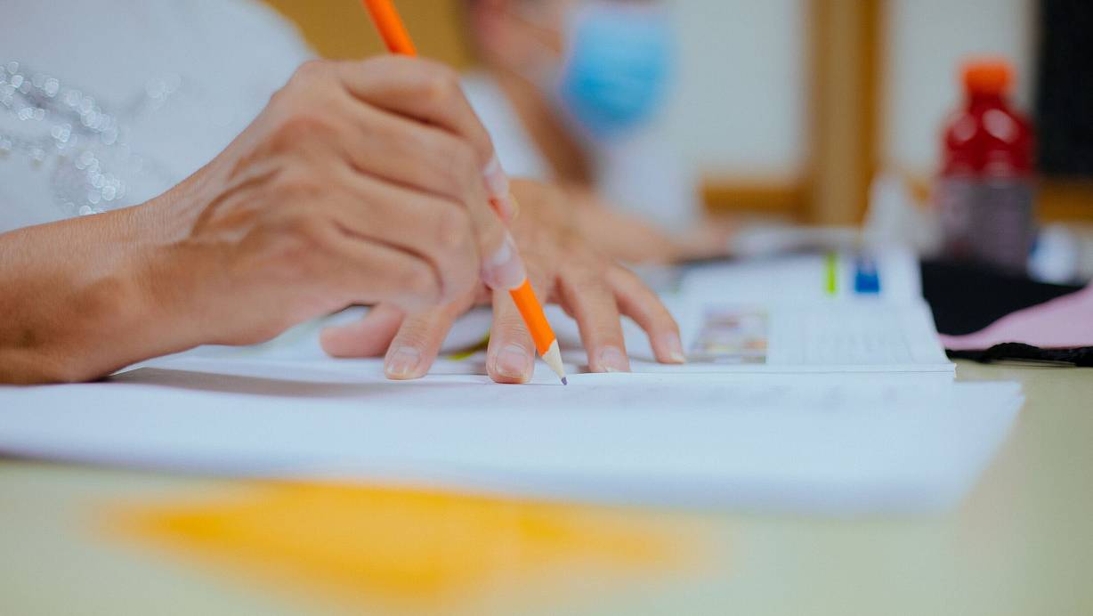 Das Nachhilfe-Team besteht aus Team Schülerinnen und Schülern des Berufskollegs und aber auch Lehramtsstudierenden. | © Unsplash