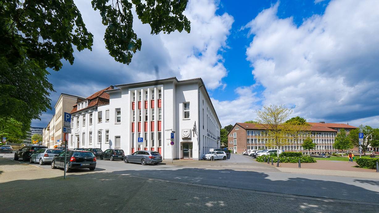 Die Stadt will das Haus des Handwerks nur kaufen, wenn sich die Pläne für die Erweiterung des Gymnasiums dot wirklich realisieren lassen. Die Kreishandwerkerschaft hält allerdings nichts von einer entsprechenden Sonderklausel im Kaufvertrag. | © Andreas Zobe