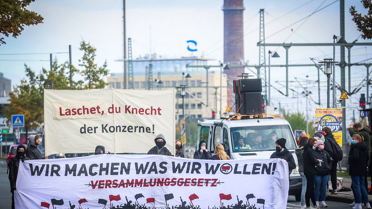 Die Antinationale Linke Bielefeld protestierte im Oktober gegen den CDU-Landesparteitag in Bielefeld. | © Sarah Jonek Fotografie