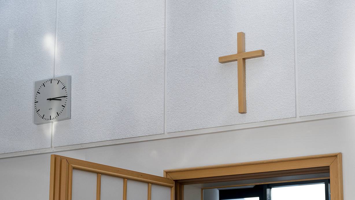 Bei einem Kirchenasyl gewährt eine Kirchengemeinde von Abschiebung bedrohten Geflüchteten einen zeitlich befristeten Schutz. | © Daniel Vogl